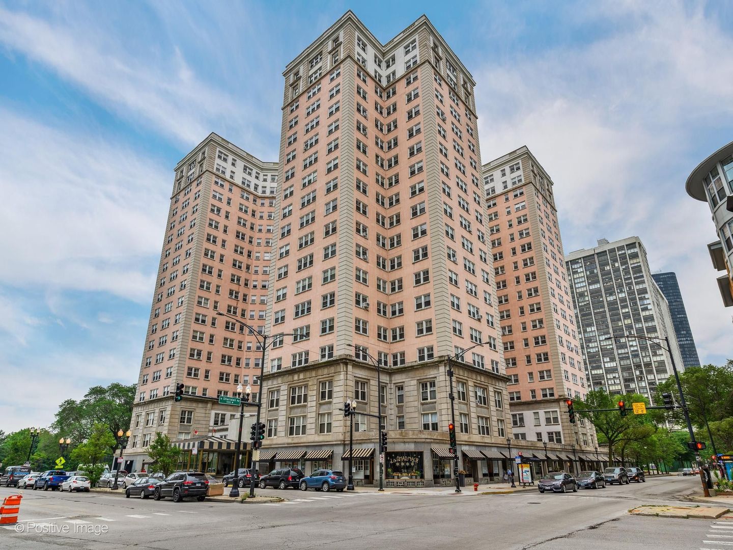 5555 North Sheridan Road, Unit 807 Chicago, IL 60640 - Photo 1 of 34