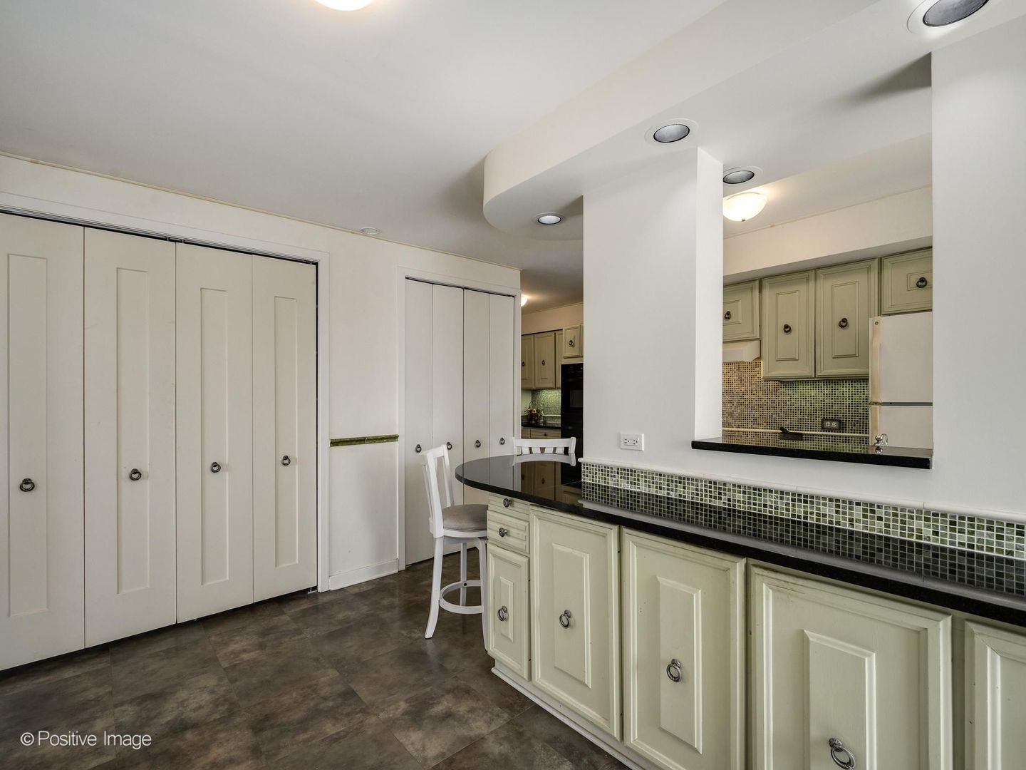 5555 North Sheridan Road, Unit 807 Chicago, IL 60640 - Photo 11 of 34
