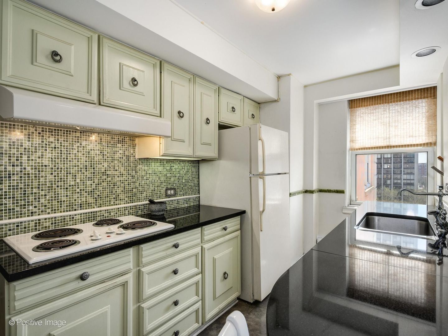 5555 North Sheridan Road, Unit 807 Chicago, IL 60640 - Photo 13 of 34