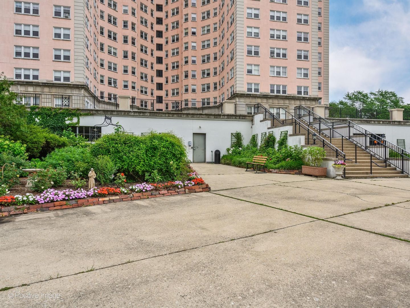 5555 North Sheridan Road, Unit 807 Chicago, IL 60640 - Photo 25 of 34