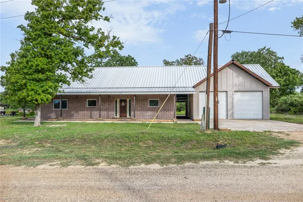 $449,500 | 3 Golfclub Drive, Normangee, TX 77871