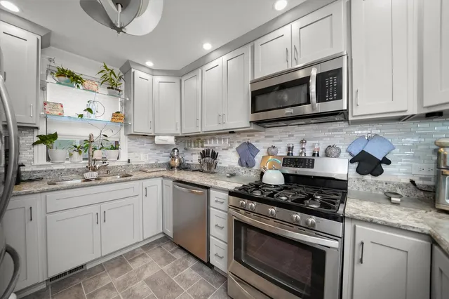 $199,999 | 14214 South Parnell Avenue, Riverdale, IL 60827