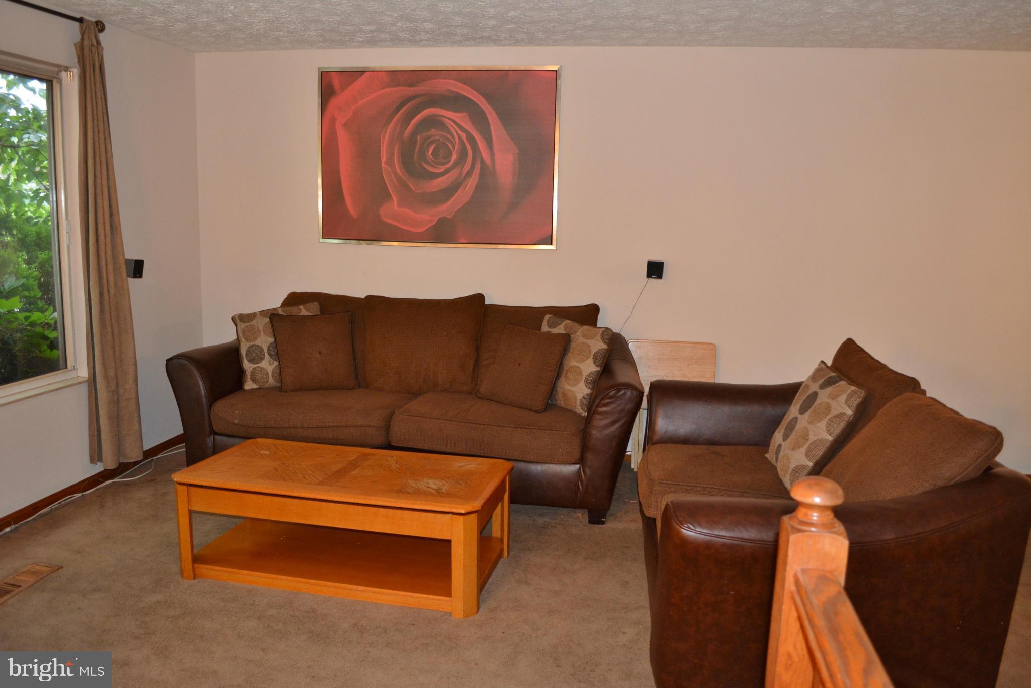 5833 Heming Avenue Springfield, VA 22151 - Photo 2 of 19 Living Room