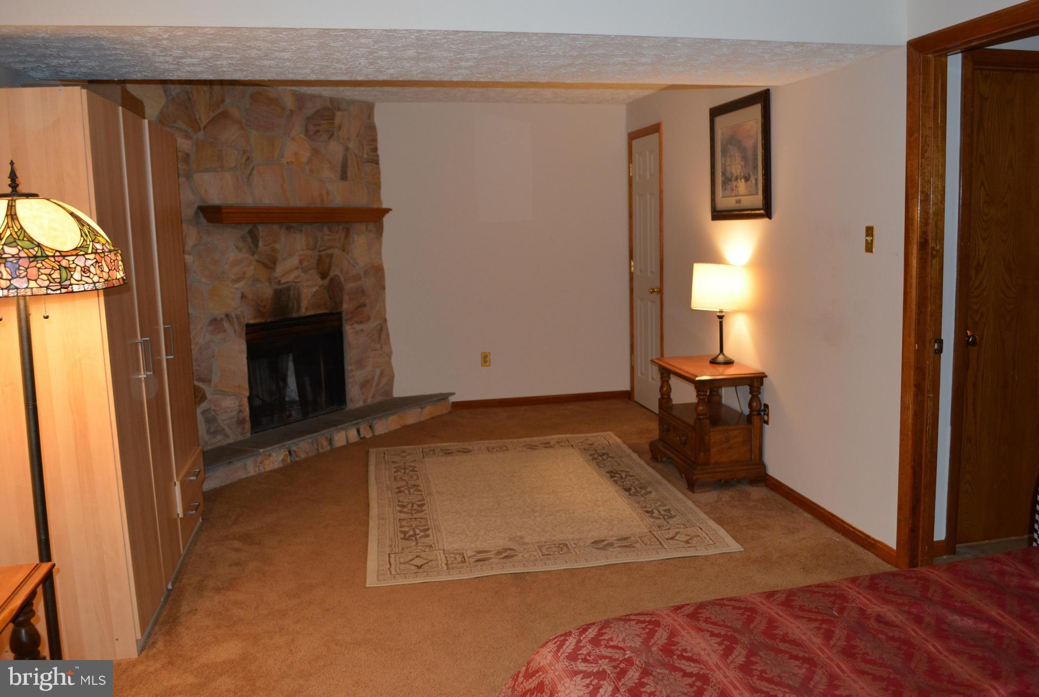 5833 Heming Avenue Springfield, VA 22151 - Photo 14 of 19 Family Room