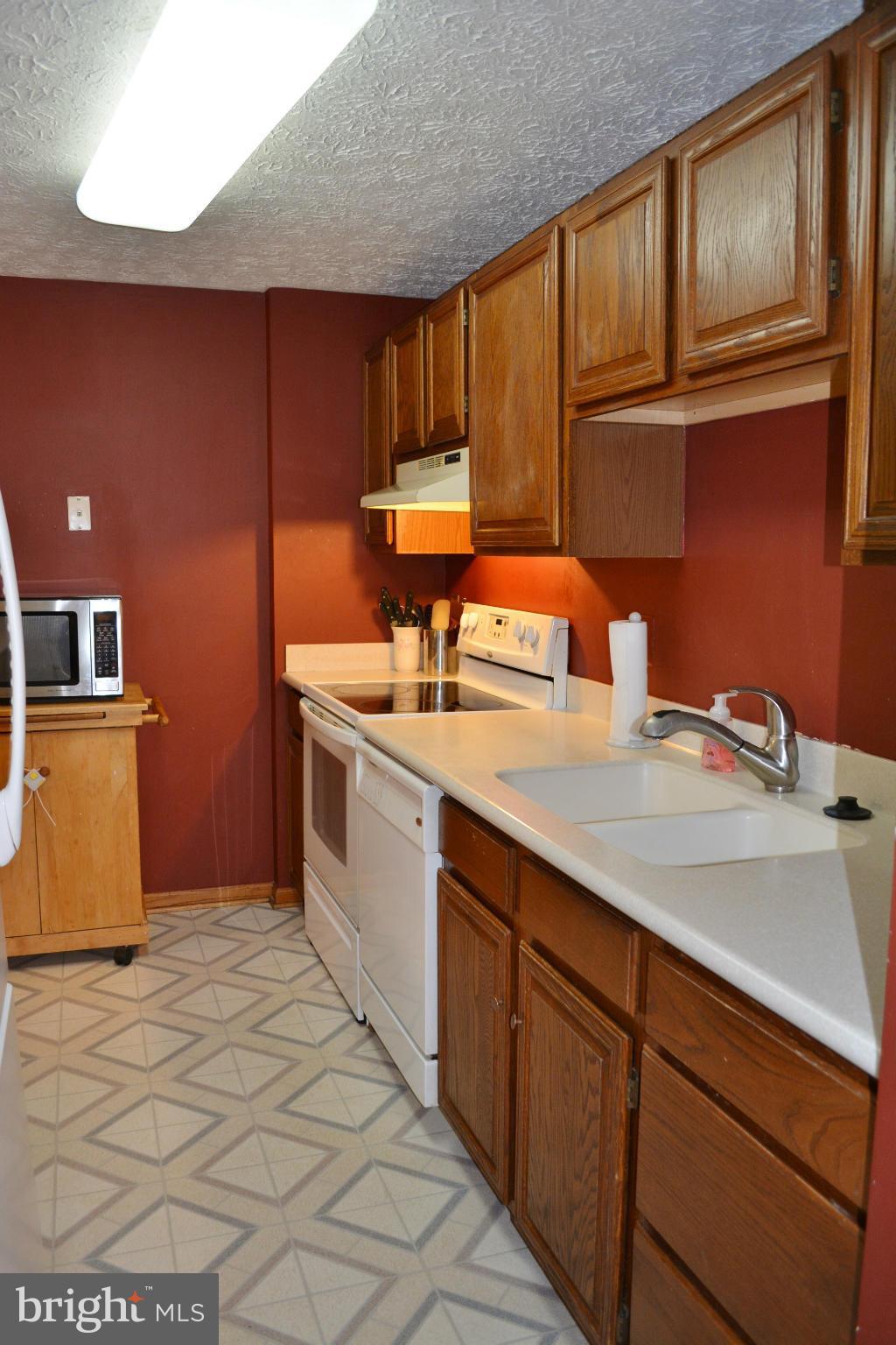 5833 Heming Avenue Springfield, VA 22151 - Photo 7 of 19 Kitchen