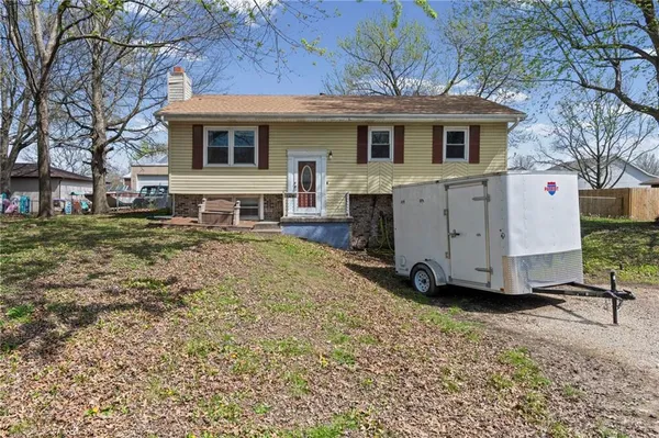 $172,000 | 1405 South Vine Street, Holden, MO 64040
