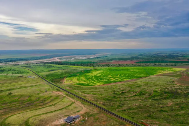 $2,469,500 | 70 Sh, Clarendon, TX 79226