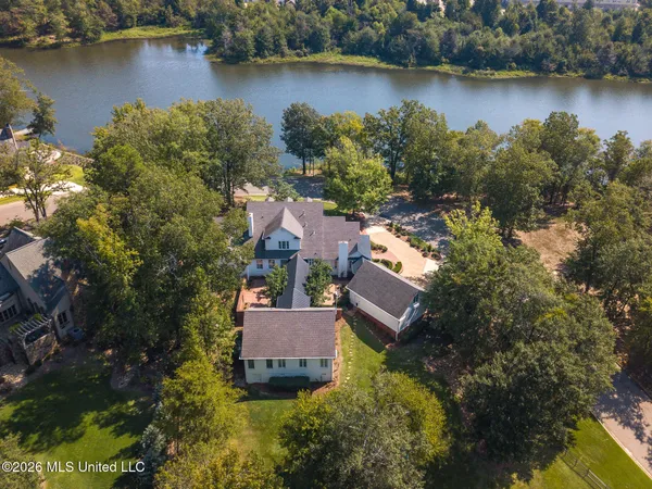 $1,229,000 | 1749 North Lake Drive, Tupelo, MS 38804