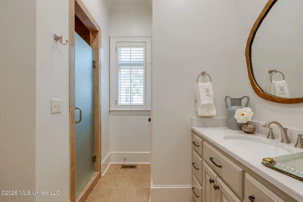 $1,229,000 | 1749 North Lake Drive, Tupelo, MS 38804