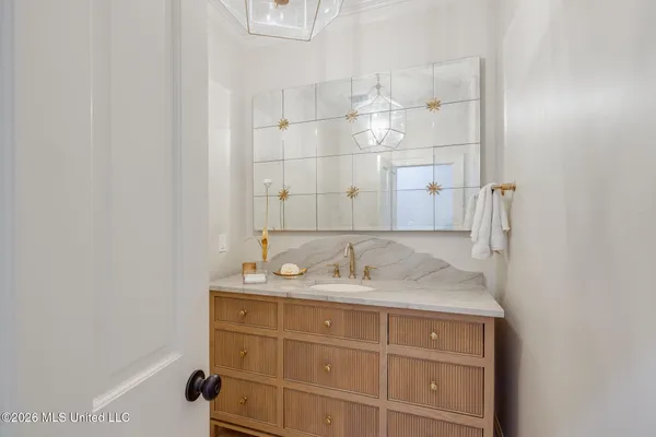 $1,229,000 | 1749 North Lake Drive, Tupelo, MS 38804