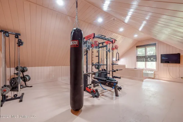 $1,229,000 | 1749 North Lake Drive, Tupelo, MS 38804