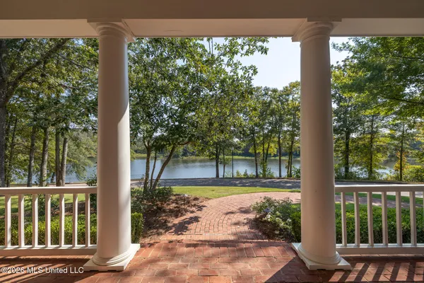 $1,229,000 | 1749 North Lake Drive, Tupelo, MS 38804