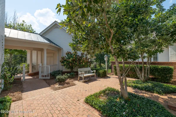 $1,229,000 | 1749 North Lake Drive, Tupelo, MS 38804