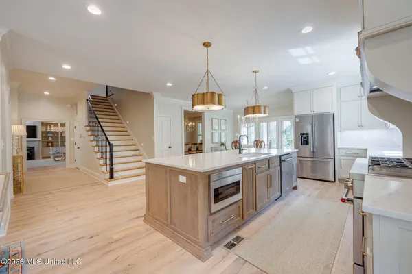 $1,229,000 | 1749 North Lake Drive, Tupelo, MS 38804