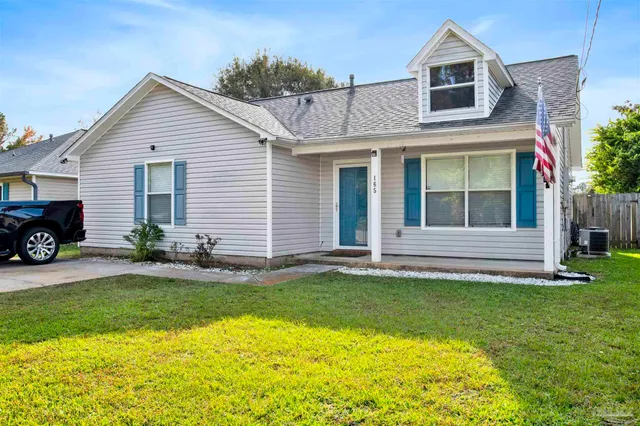 a view of a house with a yard