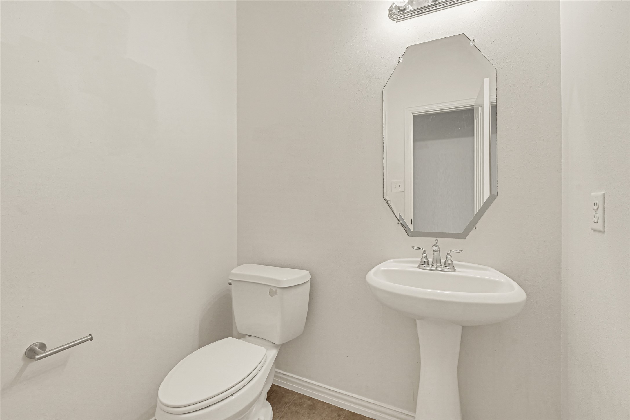 5010 Dartmoor Ridge Trail Houston, TX 77066 - Photo 11 of 28 a bathroom with a toilet sink and mirror
