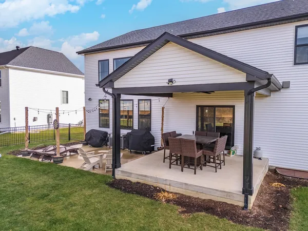 $675,000 | 5104 Finlen Lane, Bloomington, IL 61705