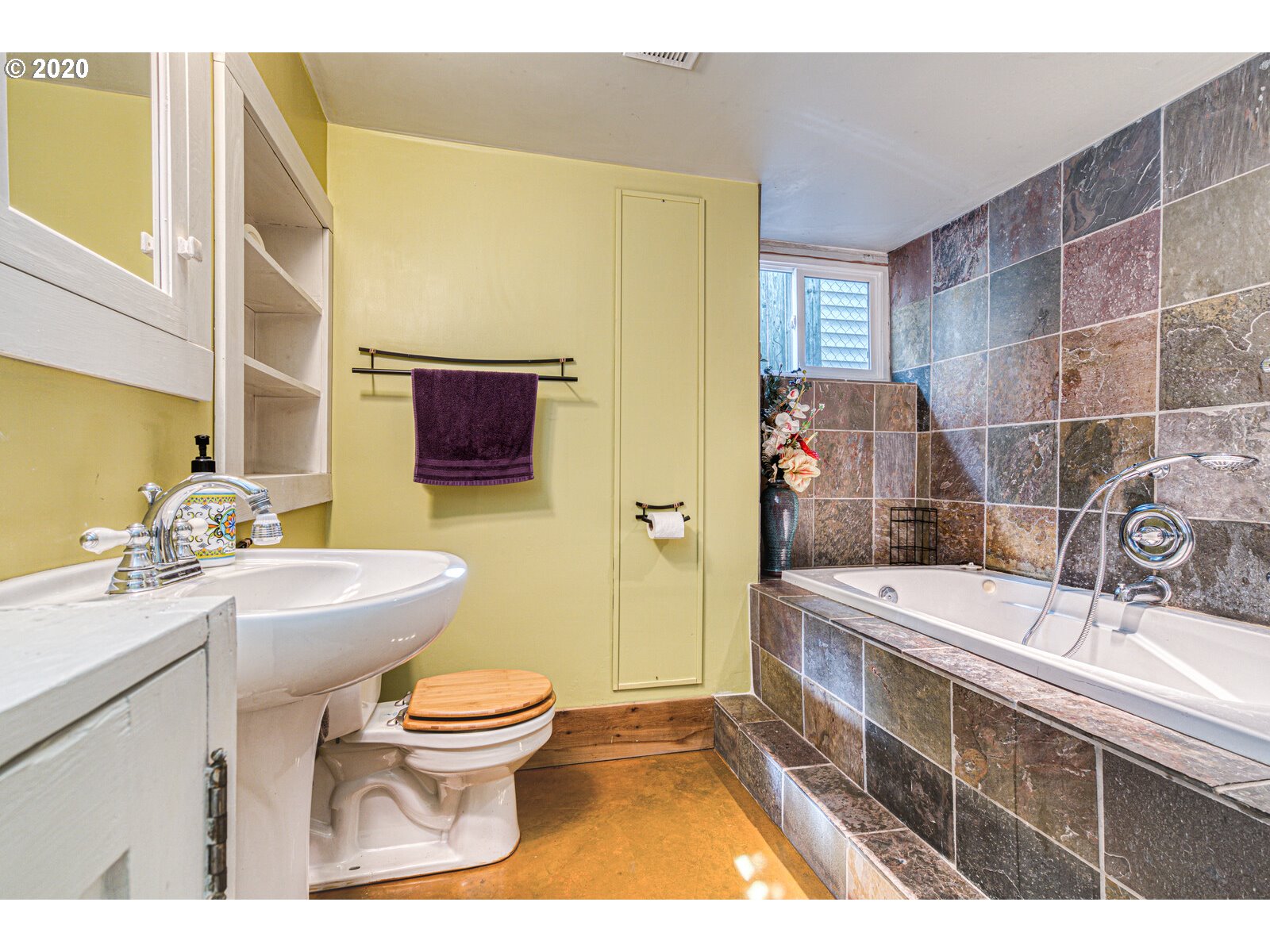 1934 Northeast Rosa Parks Way Portland, OR 97211 - Photo 21 of 28 Gallery Image 21