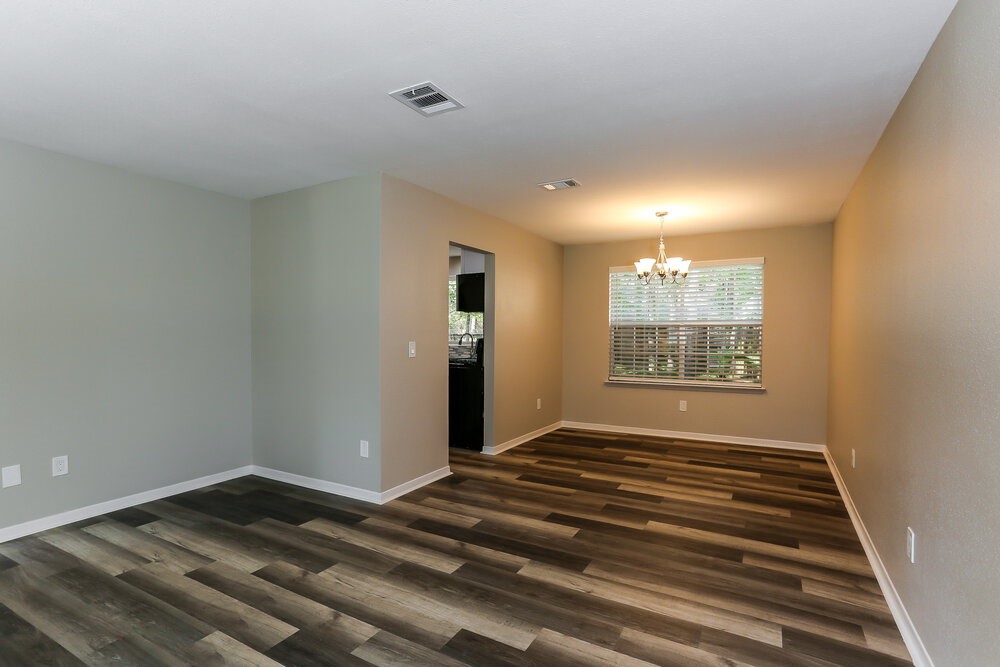 3 Rockridge Court Spring, TX 77381 - Photo 6 of 17 Gallery Image 6