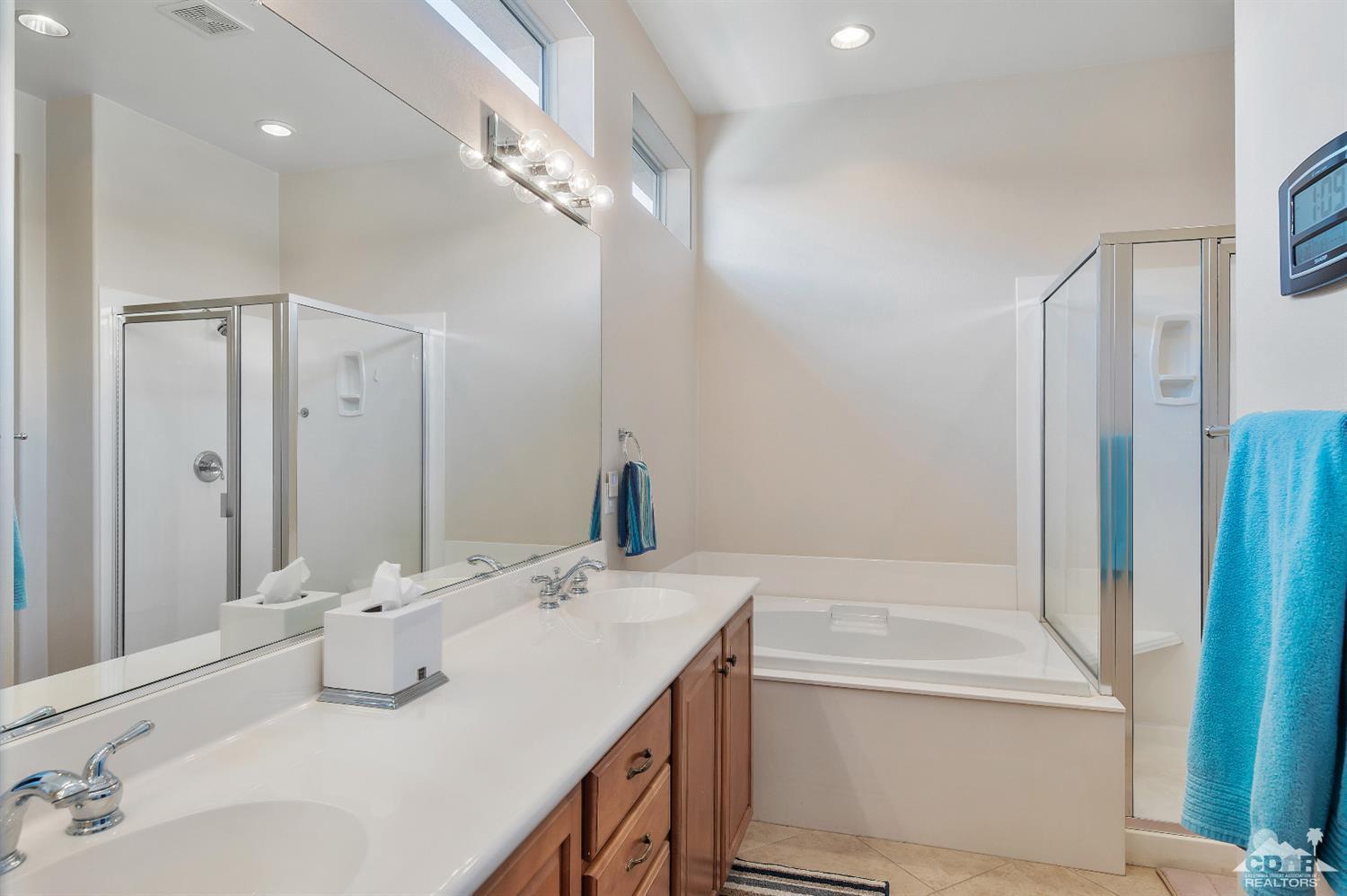 80557 Knightswood Road Indio, CA 92201 - Photo 27 of 30 a bathroom with a tub sink and mirror