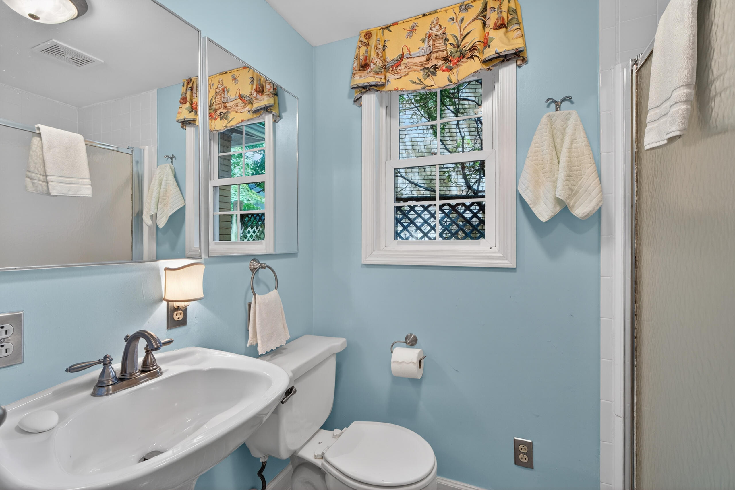 109 Irvine Road Lexington, KY 40502 - Photo 24 of 45 Second bath on the first floor nearest the kitchen .