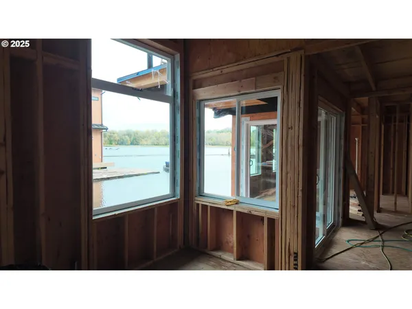 a black and white photo of a living room