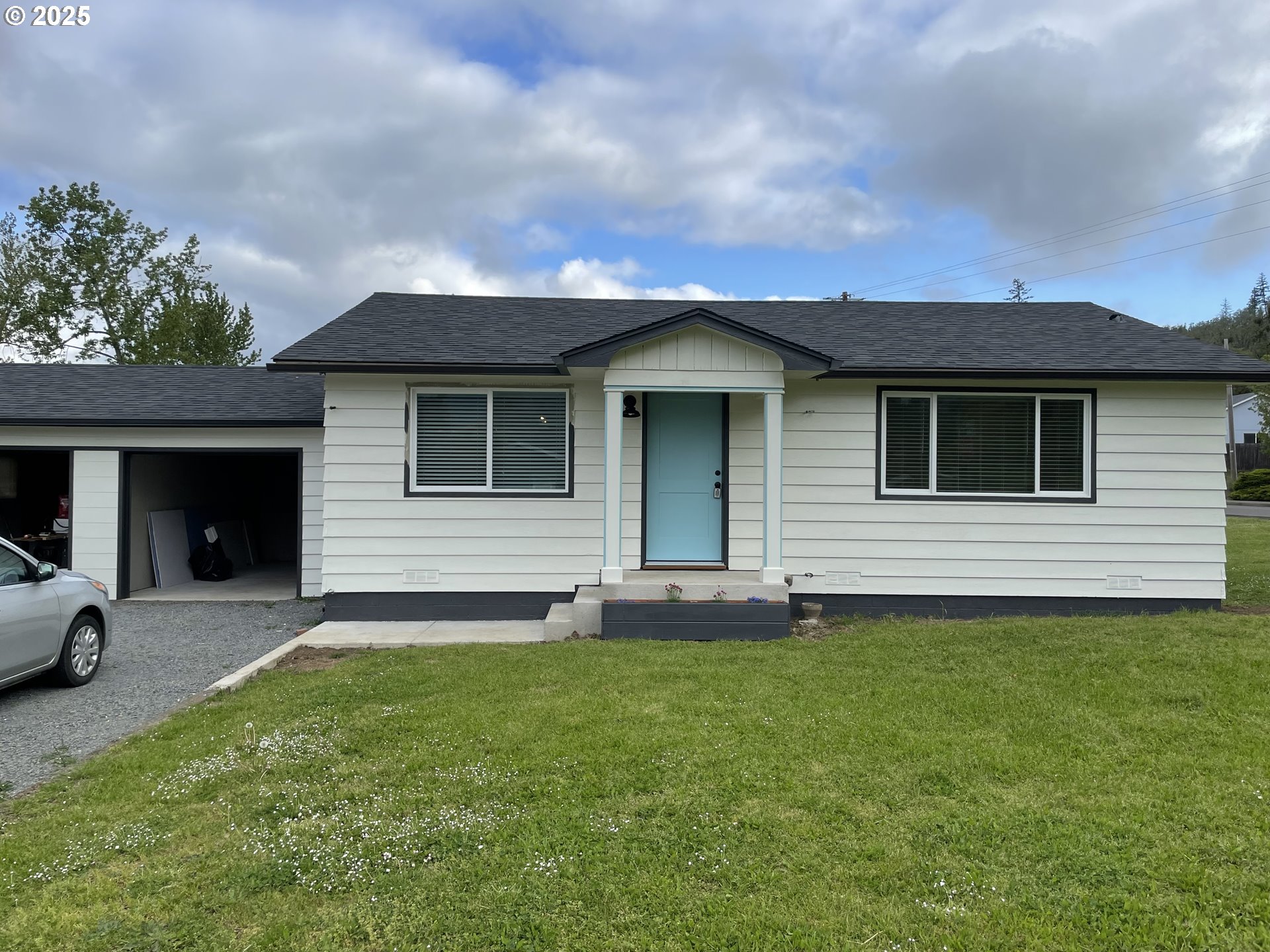 287 East 3rd Street Lowell, OR 97452 - Photo 4 of 23
