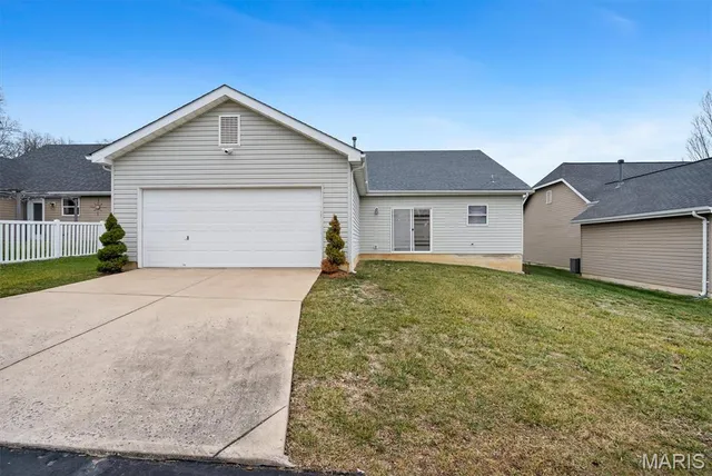 $350,000 | 321 Hawks View Drive, O'Fallon, MO 63368