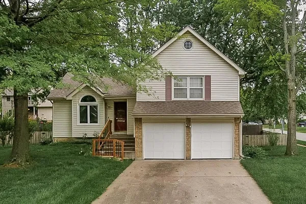 $340,000 | 1225 East 125th Street, Olathe, KS 66061