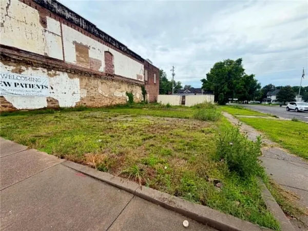 $20,000 | 138 West Pine Street, Columbus, KS 66725