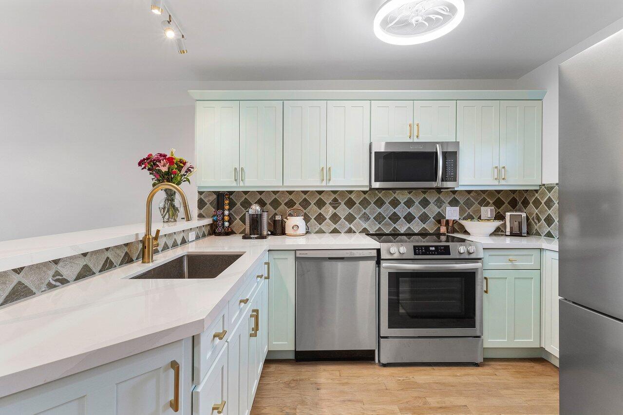 750 Northeast Spanish River Boulevard, Unit 3020 Boca Raton, FL 33431 - Photo 11 of 29 KITCHEN