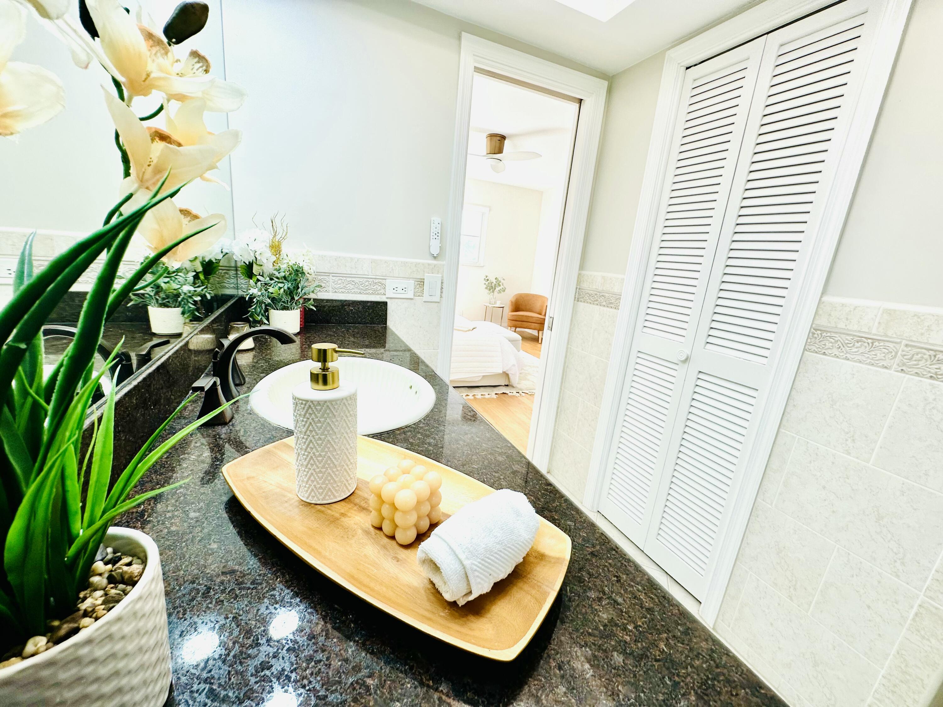 750 Northeast Spanish River Boulevard, Unit 3020 Boca Raton, FL 33431 - Photo 17 of 29 PRIMARY BATH
