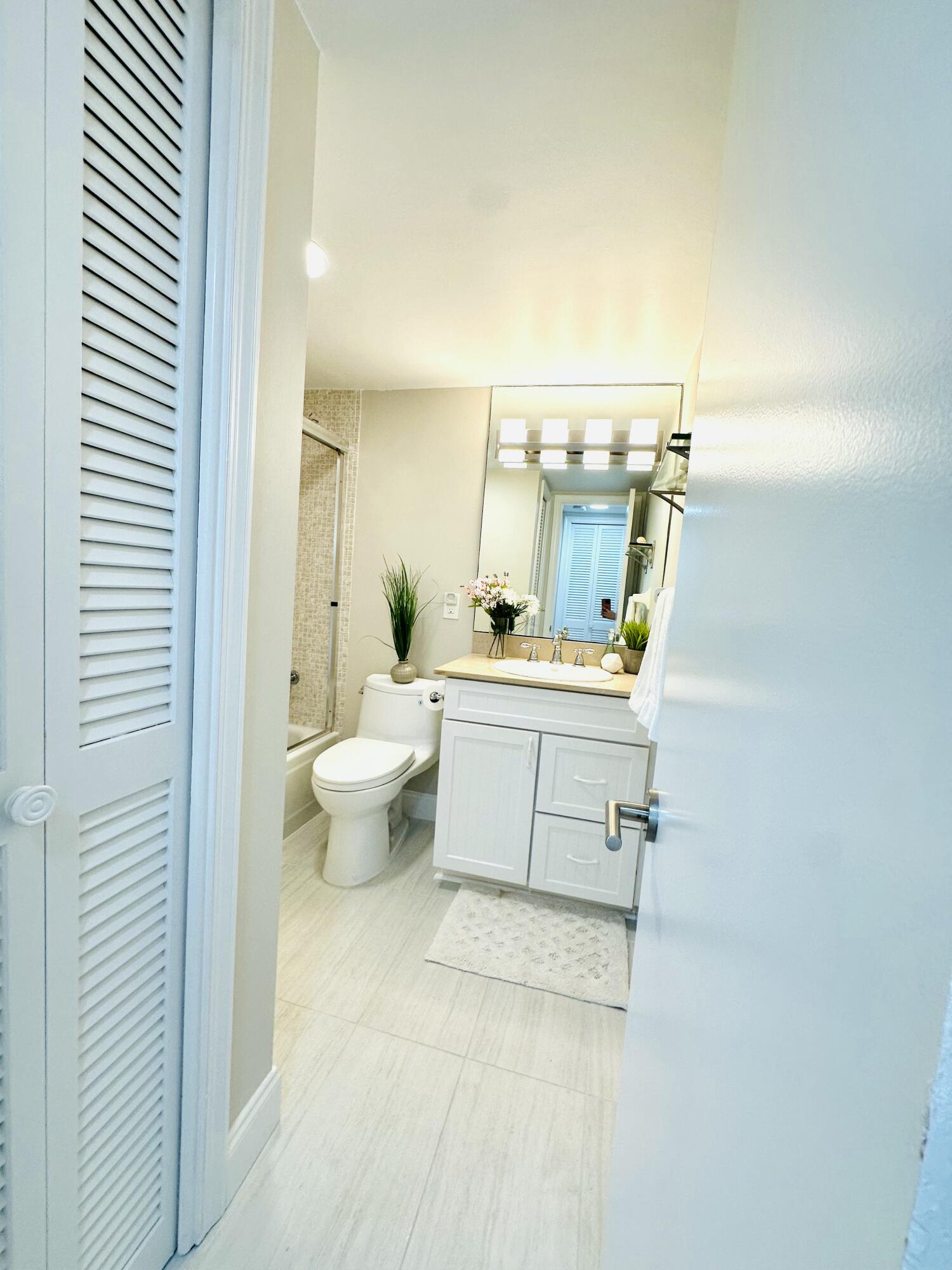 750 Northeast Spanish River Boulevard, Unit 3020 Boca Raton, FL 33431 - Photo 21 of 29 GUEST BATH