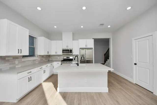 $2,400 | 8306 Comal Street, Unit B, Houston, TX 77051