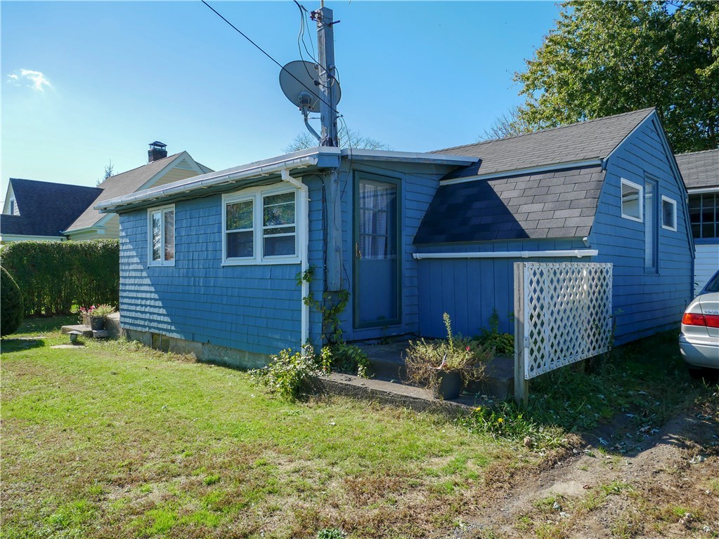 925 Wapping Road Portsmouth, RI 02871 - Photo 4 of 31