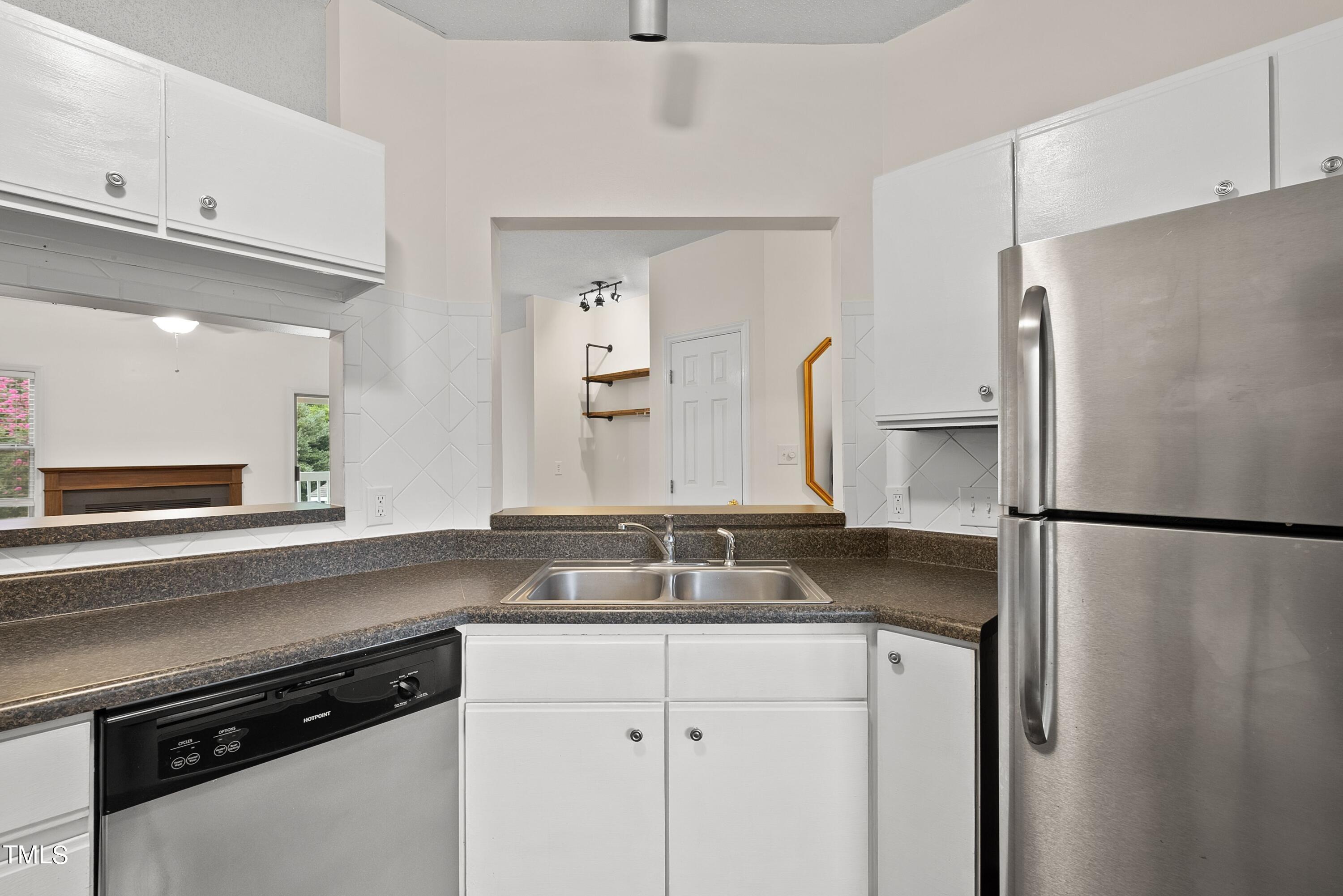 6020 Winterpointe Lane, Unit 202 Raleigh, NC 27606 - Photo 6 of 16 hyvgBZd5