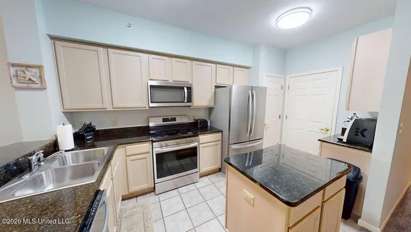 $3,095 | 2230 Beach Drive, Unit 706, Gulfport, MS 39507