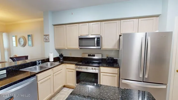 $3,095 | 2230 Beach Drive, Unit 706, Gulfport, MS 39507