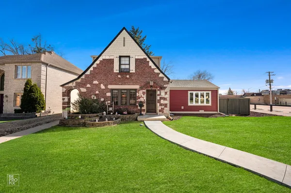 $629,000 | 120 East Fremont Avenue, Elmhurst, IL 60126