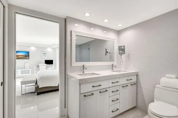 $12,500 | 5510 North Ocean Drive, Unit 8D, Singer Island, FL 33404