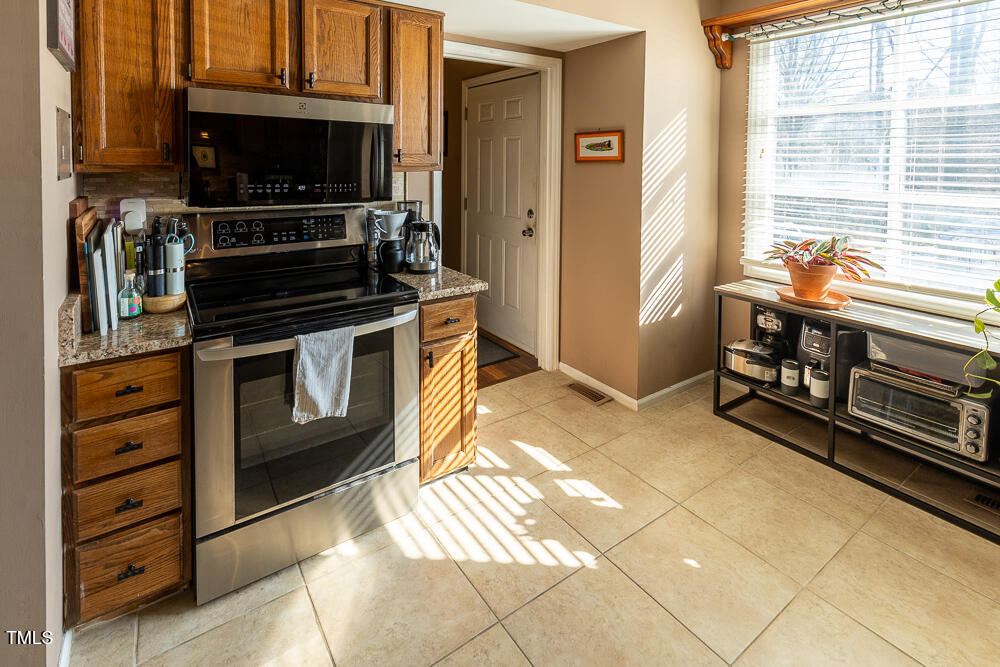 6237 Waterside Lane Raleigh, NC 27613 - Photo 5 of 21 IMG_5697-HDR
