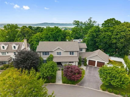 $1,600,000 | 2 Castle Hill Close, Dobbs Ferry, NY 10522
