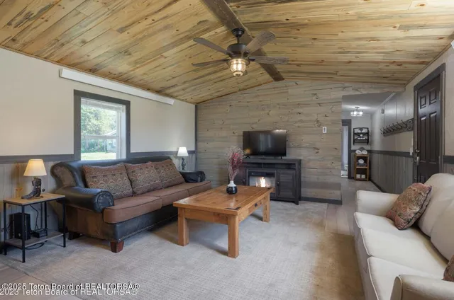 $475,000 | 15 Foothill Boulevard, Alpine, WY 83128