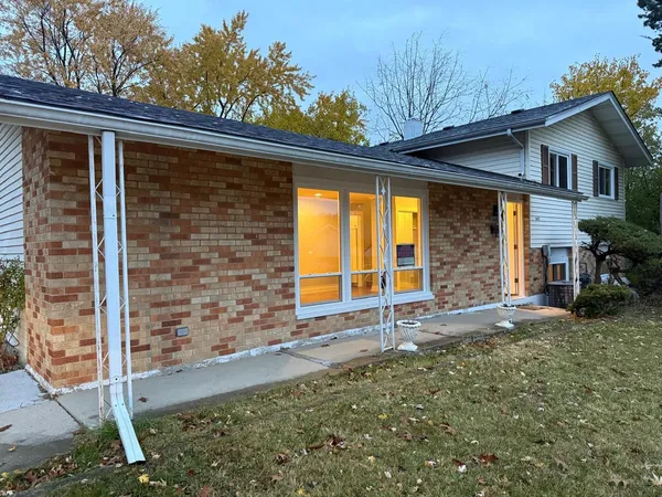 $2,799 | 1440 Gentry Road, Hoffman Estates, IL 60169