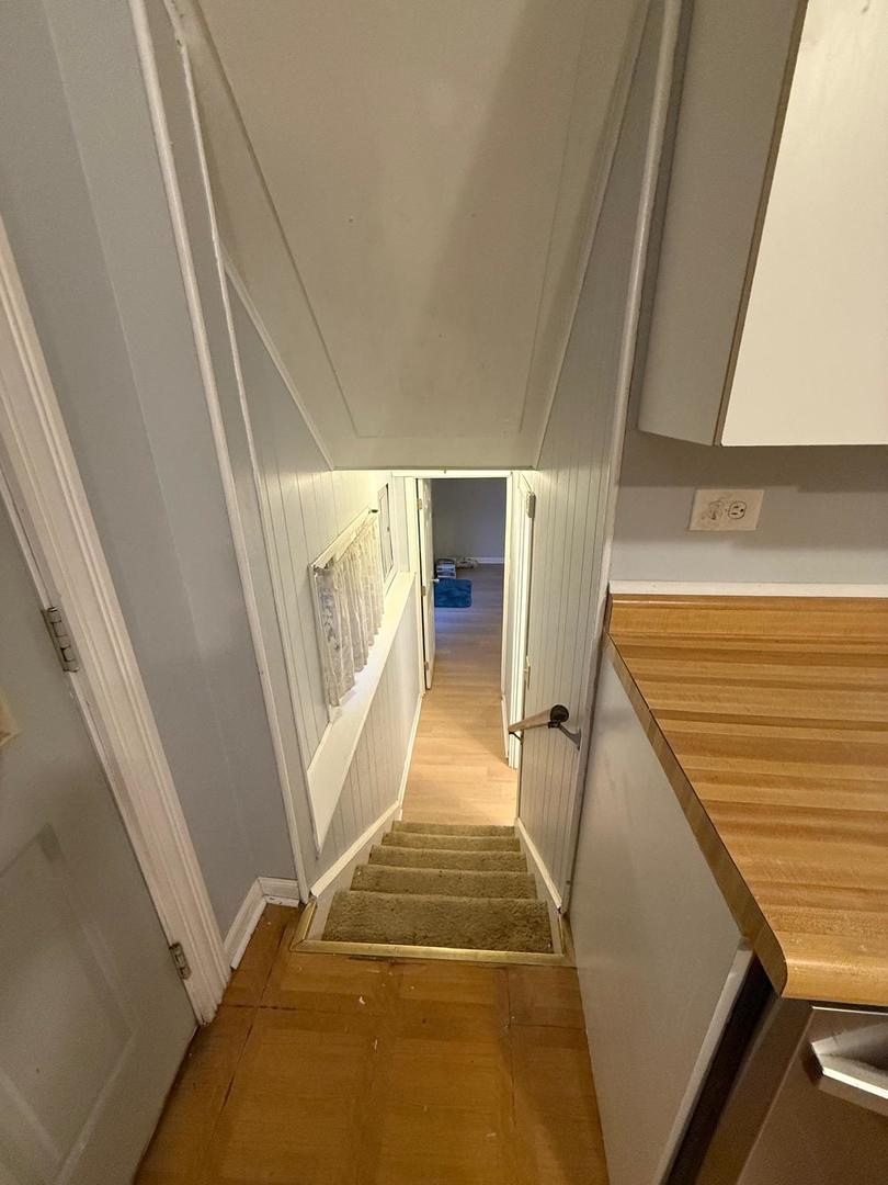 1440 Gentry Road Hoffman Estates, IL 60169 - Photo 8 of 15 a view of an entryway