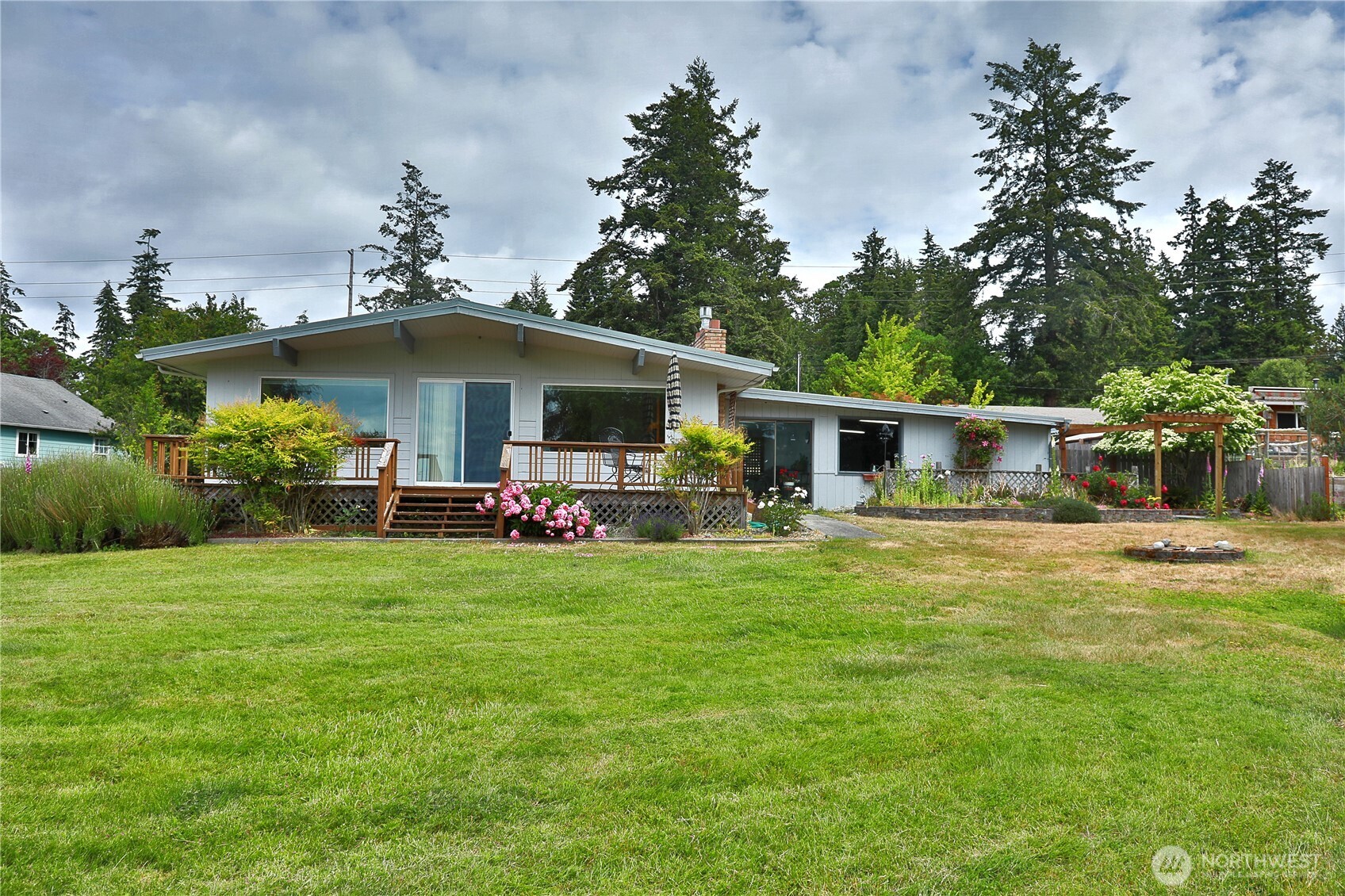 538 East Bush Point Road Freeland, WA 98249 - Photo 2 of 39