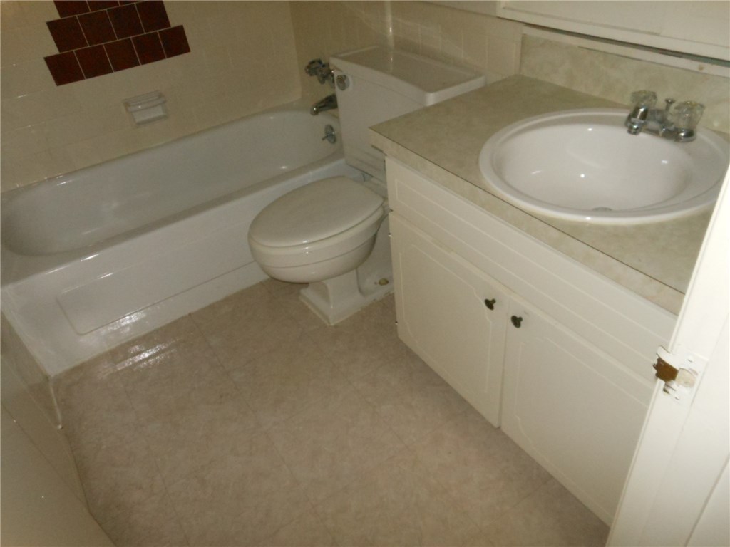 2516 Enfield Road, Unit 202 Austin, TX 78703 - Photo 7 of 9