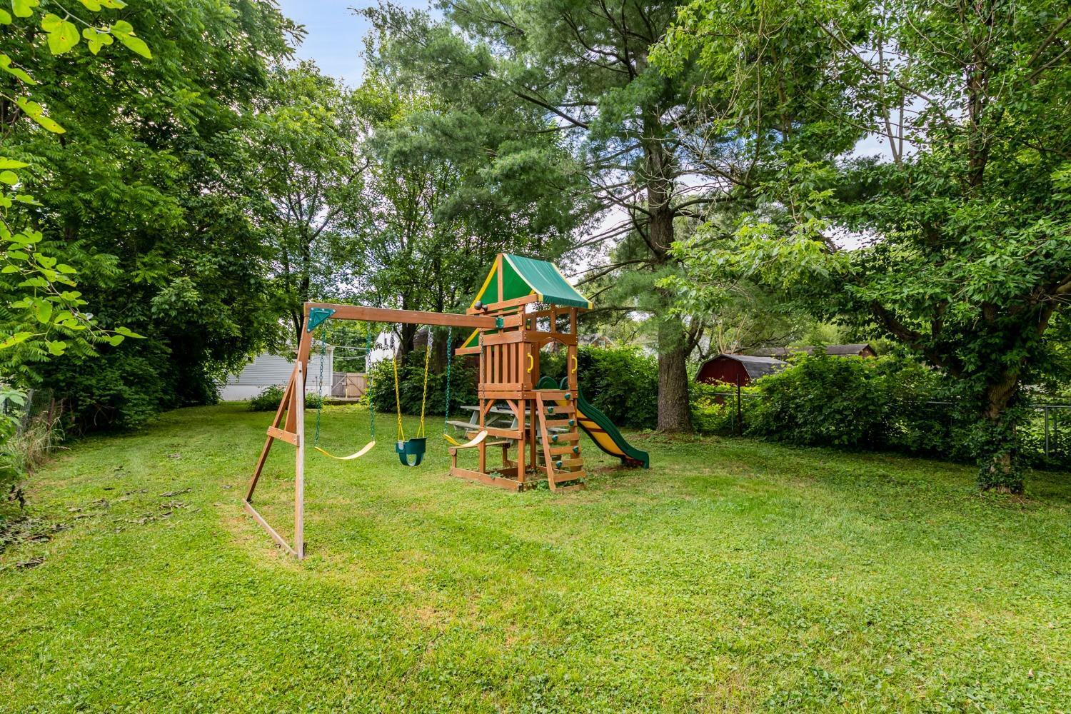 370 Cameron Road Springdale, OH 45246 - Photo 3 of 25 Gallery Image 3