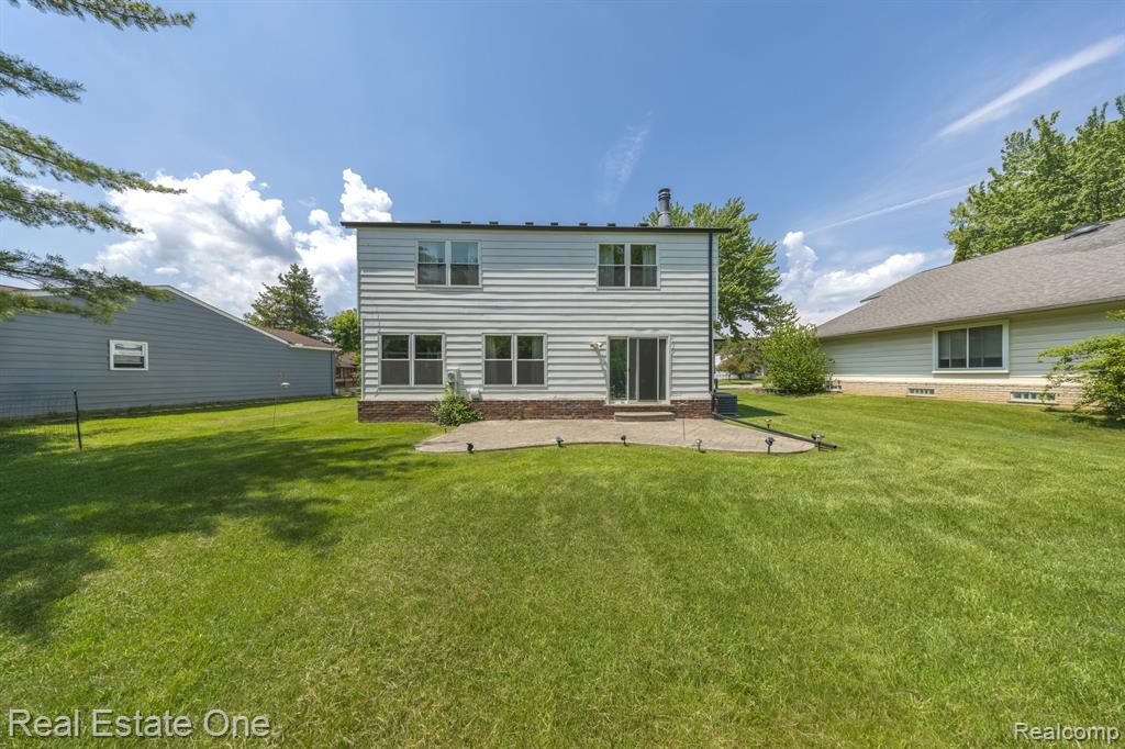 24556 Park Ridge Court Novi, MI 48375 - Photo 4 of 34