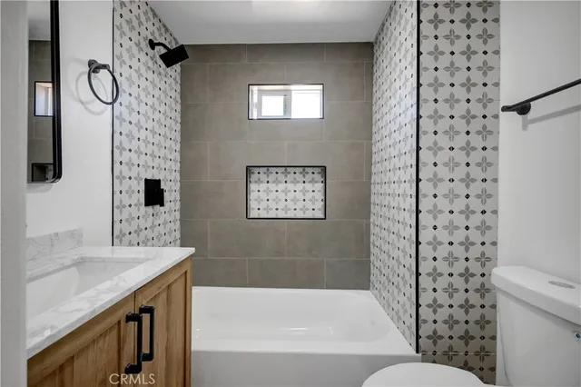 $918,888 | 3515 South Norton Avenue, Los Angeles, CA 90018